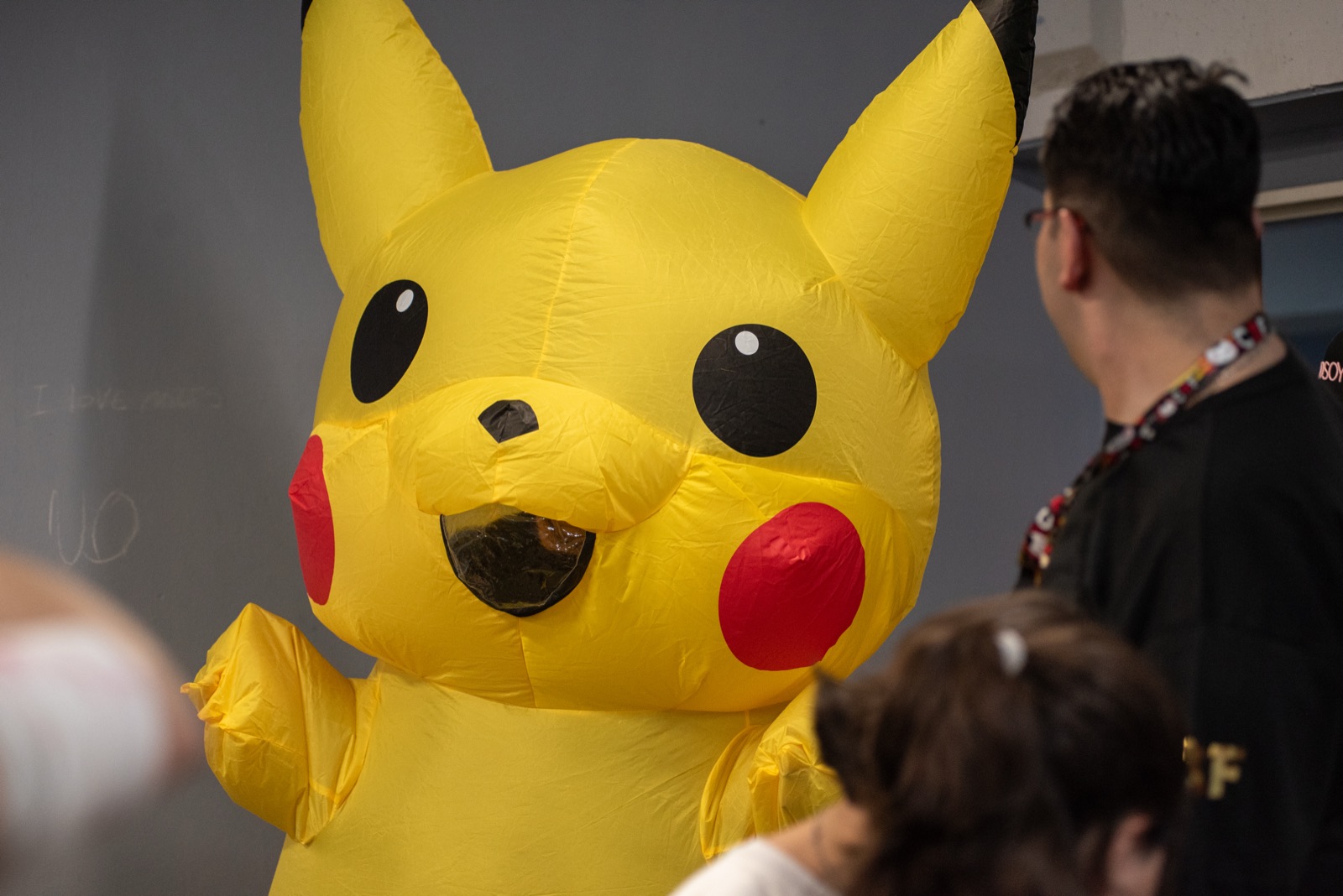 Pikachu suelto en el predio